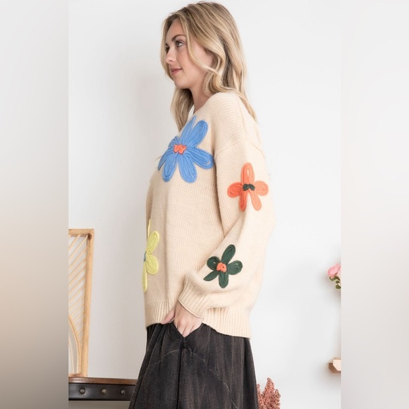 B05 Bluevelvet Floral Embroidered Cream Sweater - Picture 2 of 4